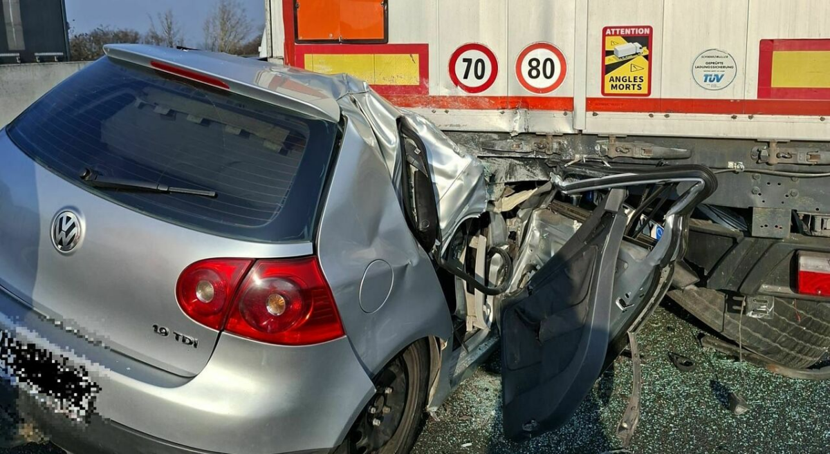 Tragedia in A4, auto si incastra sotto il tir: due morti image-107-1200x657