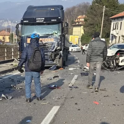 Incidente a Calco, scontro tra tre auto sulla provinciale 342: morti due uomini, due giovani feriti