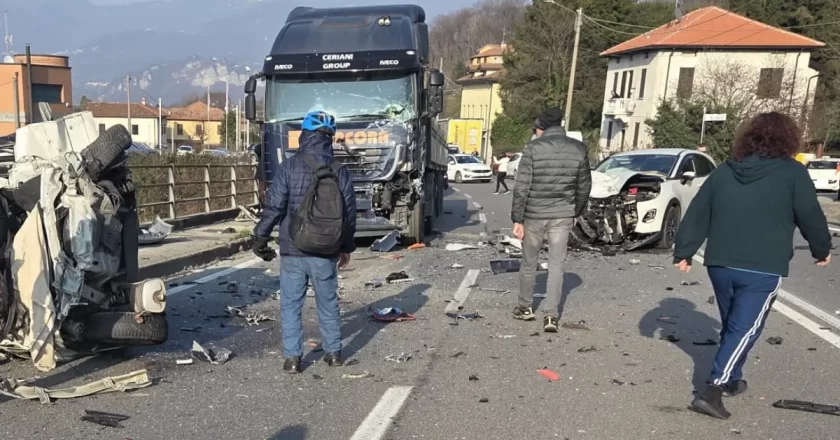 Incidente a Calco, scontro tra tre auto sulla provinciale 342: morti due uomini, due giovani feriti