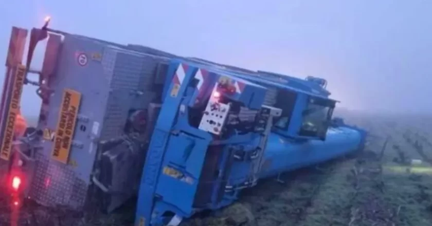 A1, camion sbanda e invade la carreggiata opposta, autostrada chiusa e chilometri di coda