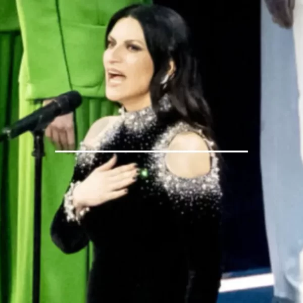 Laura Pausini contro gli haters: “Mi feriscono”