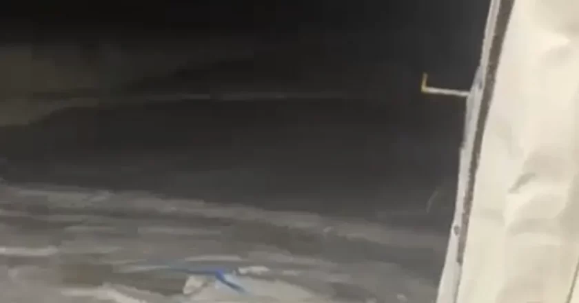 Mare fuori controllo nelle Marche, Porto Recanati devastata: “Onde come muri”