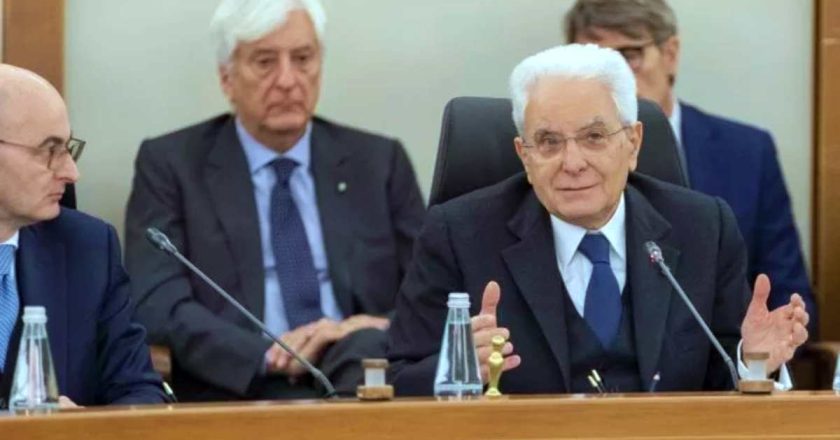 Mattarella presiede il plenum del Csm: “Serve rispetto vicendevole, nell’interesse della Repubblica”