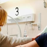 Meloni dagli agenti feriti a Torino: “Non sono scontri, è tentato omicidio”