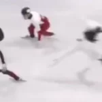 Milano-Cortina 2026, pattinatore perde il controllo e travolge un cameraman nello Short Track: attimi di paura sul ghiaccio