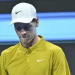 Sinner fuori dall’Atp di Doha: ko contro Mensik, cosa c’è dietro il nuovo stop