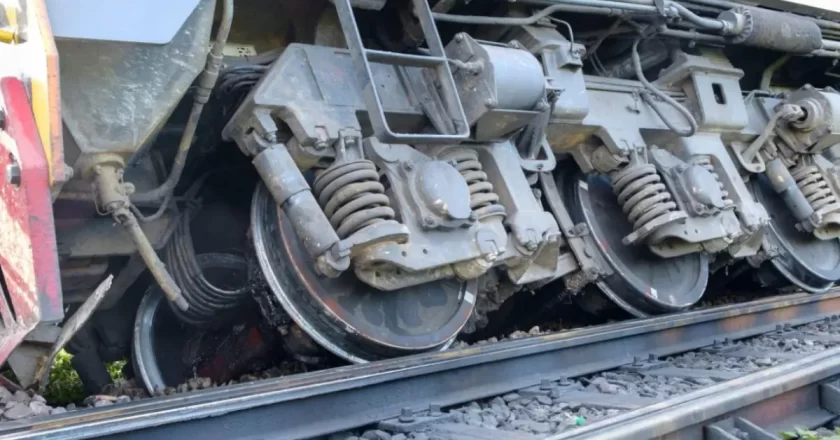 Svizzera, treno deraglia travolto da una valanga nel Canton Vallese: feriti sulla linea Frutigen-Brig