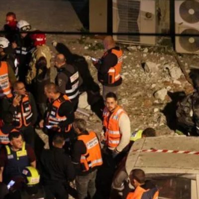 Guerra, Katz: “Ucciso il ministro dell’Intelligence iraniana”. Giustiziato in Iran un cittadino svedese, italiani in fuga dal Bahrein con pullman. Aeroporto colpito da detriti