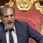 “Chi è quel cog***ne”. L’insulto chic in aula, La Russa beccato a farlo