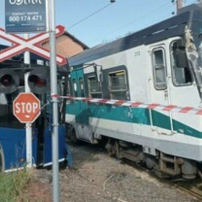 Italia, bus pieno di studenti si schianta contro un treno. Bilancio grave