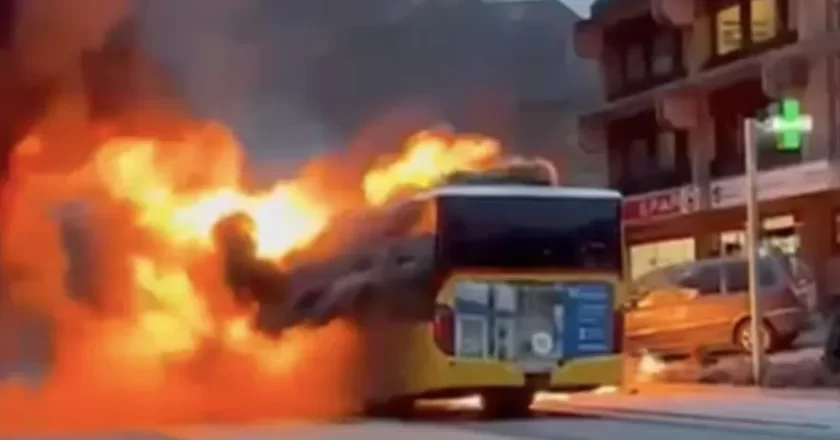 Devastante incendio su un autobus: sei morti e quattro feriti gravi