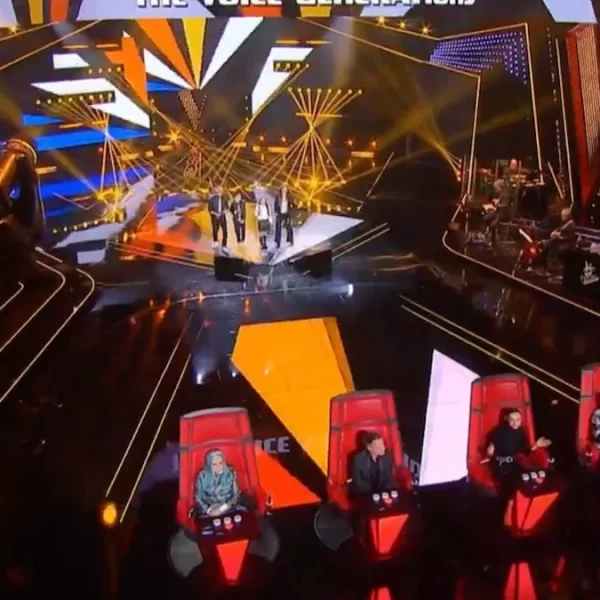 “Noo, ma è davvero lui”. The Voice, nessun giudice lo riconosce. Poi lo choc