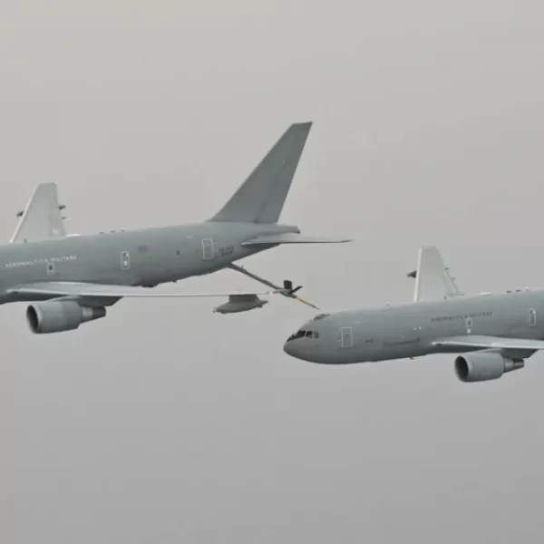Aereo militare italiano vola verso Riyad: il KC-767A dell’Aeronautica già stato a Dubai e Abu Dhabi