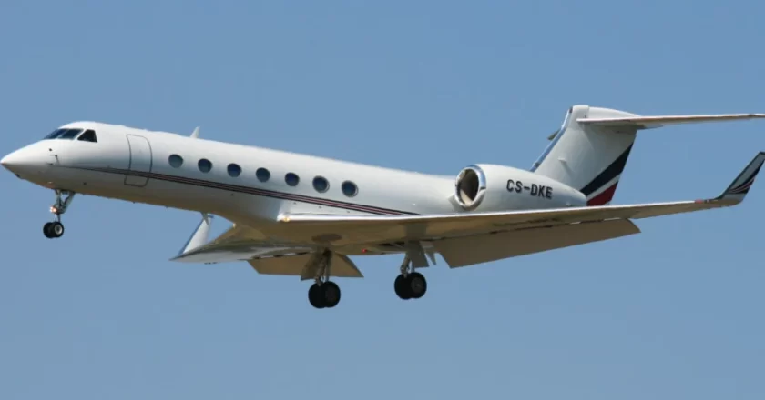 Aereo radar italiano torna indietro: missione interrotta bruscamente, cos’è successo