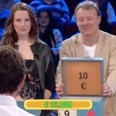 Affari Tuoi, Sergio vince 33mila euro con il pacco da 10 euro — De Martino lo manda da Gerry Scotti