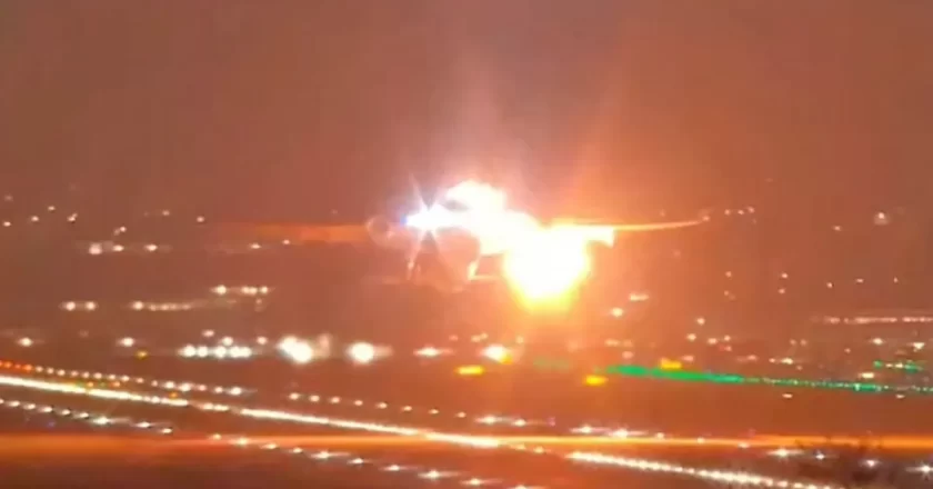 Aereo prende fuoco dopo il decollo: emergenza per 300 persone a bordo, cosa è successo