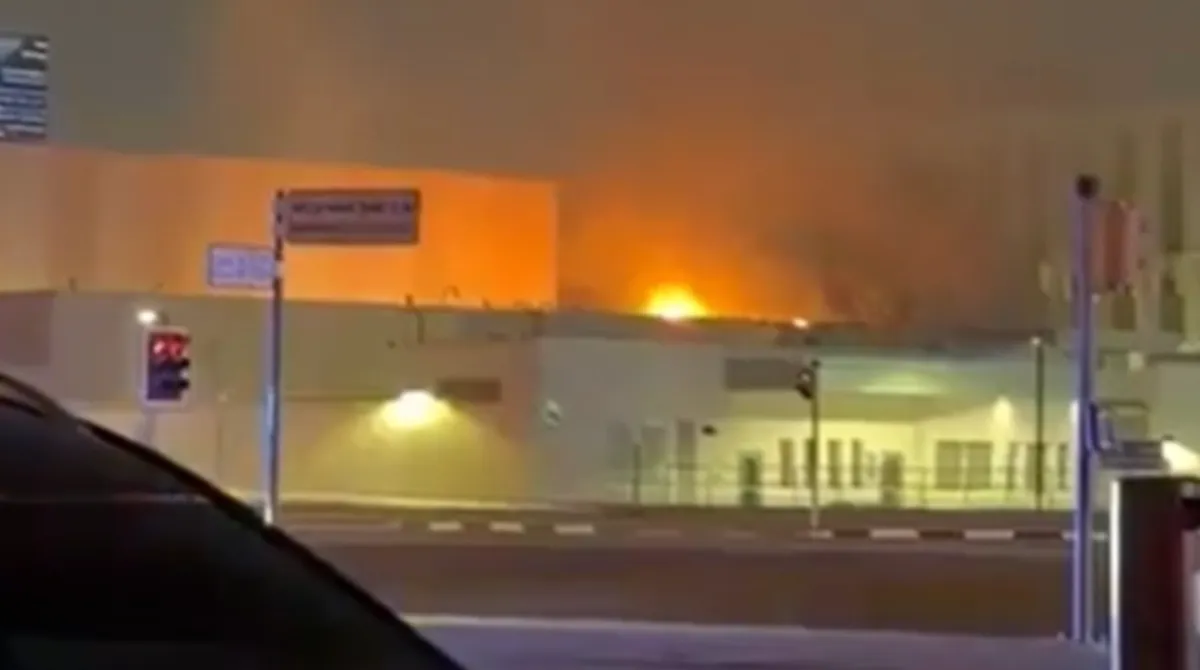 Trump: “Distrutte le risorse militari di Teheran”. Consolato Usa a Dubai in fiamme, guerra si allarga consolato