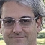 Auto contro un albero nella notte: morto Diego Cretti, comunità sotto choc