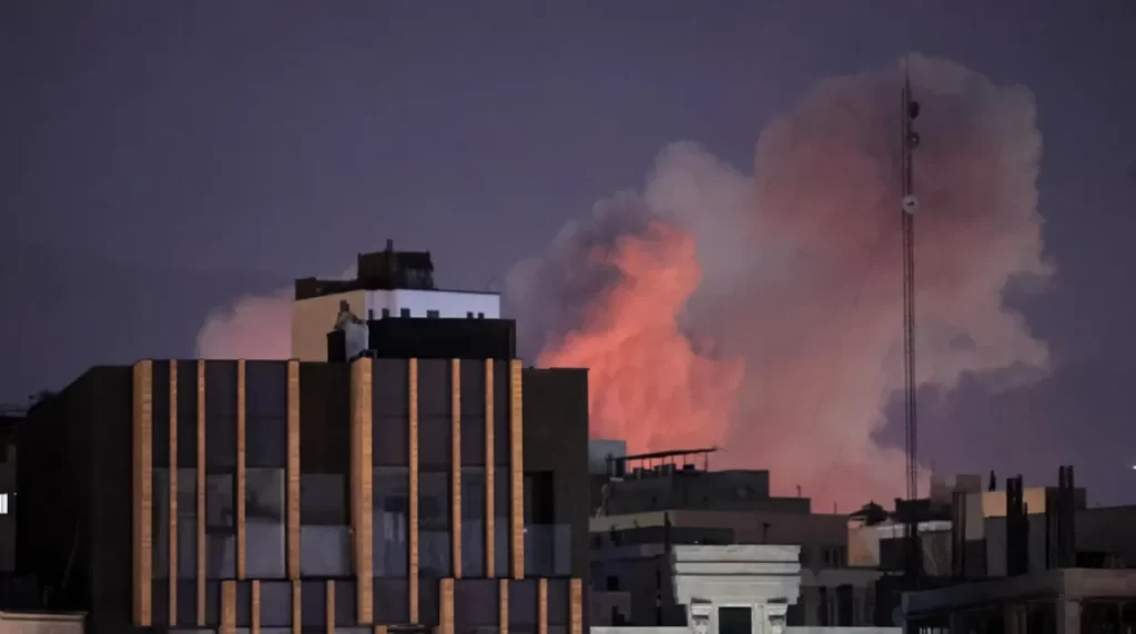 Drone su base britannica, missili su Haifa, raid su Beirut e Teheran: il conflitto si espande oltre Iran e Israele