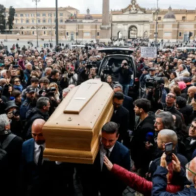 Funerali di Enrica Bonaccorti: il feretro entra sulle note di Modugno