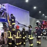 Terribile incidente in galleria, morte spaventosa. Autostrada chiusa, soccorsi sul posto