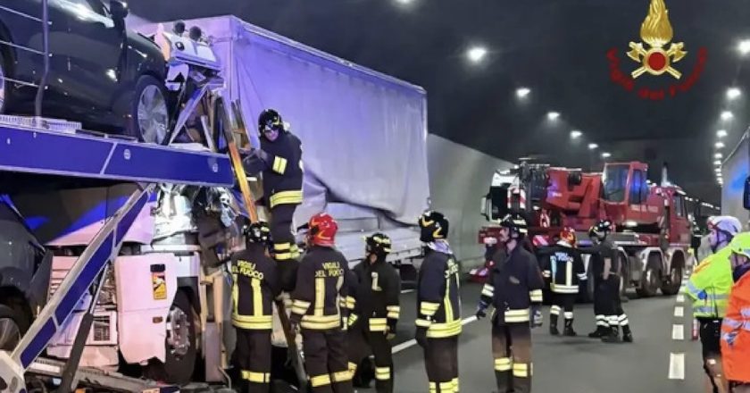 Terribile incidente in galleria, morte spaventosa. Autostrada chiusa, soccorsi sul posto