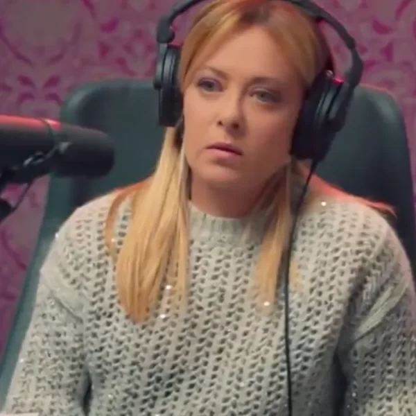 Meloni, il fuori onda al Pulp Podcast diventa virale