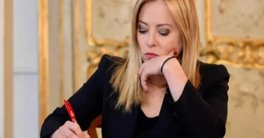 Meloni annuncia il taglio benzina: -25 centesimi e stretta sugli speculatori