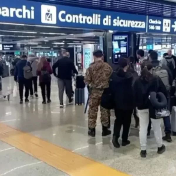 Studenti italiani bloccati a Dubai rientrano in Italia: sull’aereo cantano l’Inno di Mameli