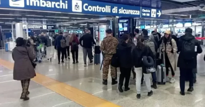 Studenti italiani bloccati a Dubai rientrano in Italia: sull’aereo cantano l’Inno di Mameli