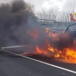 Tir in fiamme sull’A1 Roma-Napoli: 13 ore per spegnere l’incendio, cinque autobotti e autostrada chiusa