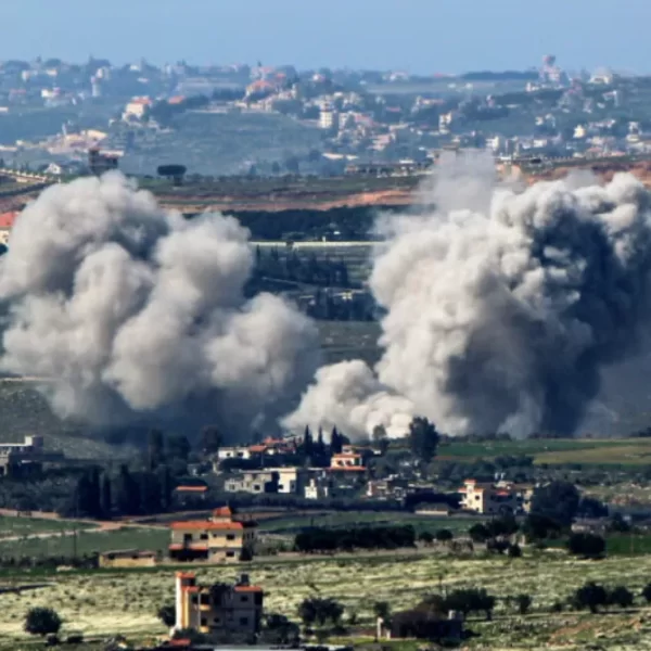 Raid israeliani in Libano: palazzo distrutto a Baalbek, missili anche vicino Beirut