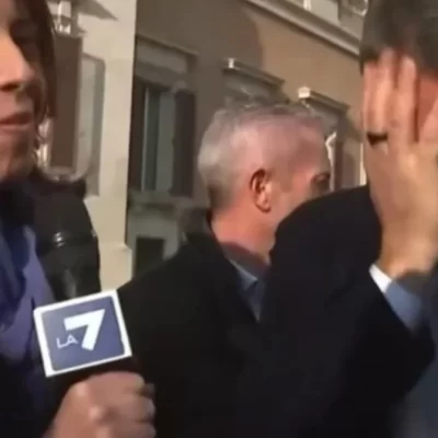 Referendum giustizia, Mentana ironizza su Renzi in diretta: “Il più grande esperto…” e scoppia il caso