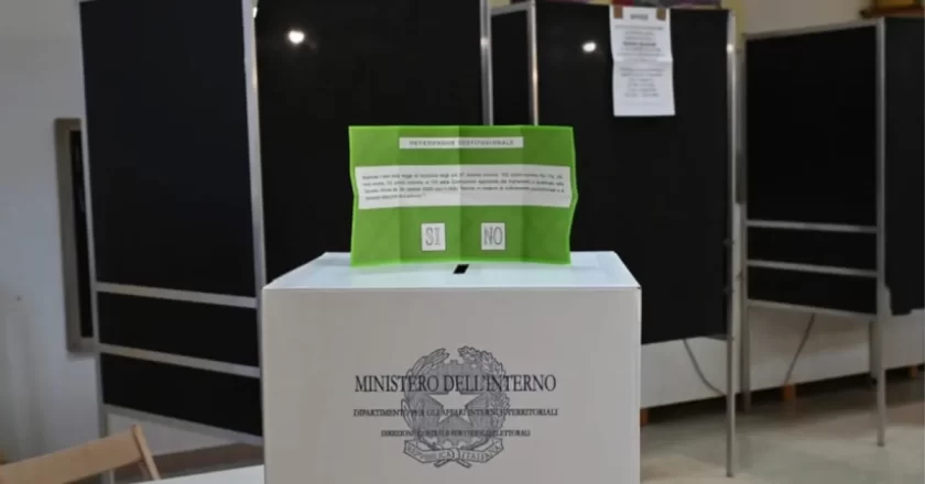 Referendum, caos a Sassari: seggio ancora aperto