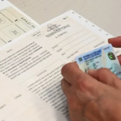 Referendum, guida pratica al seggio: cosa portare, cosa non portare — dalla tessera scaduta allo smartphone, dai figli al cane