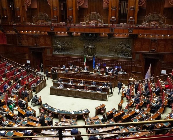 “Indagato!”. Terremoto nella politica italiana: salta nome pesante