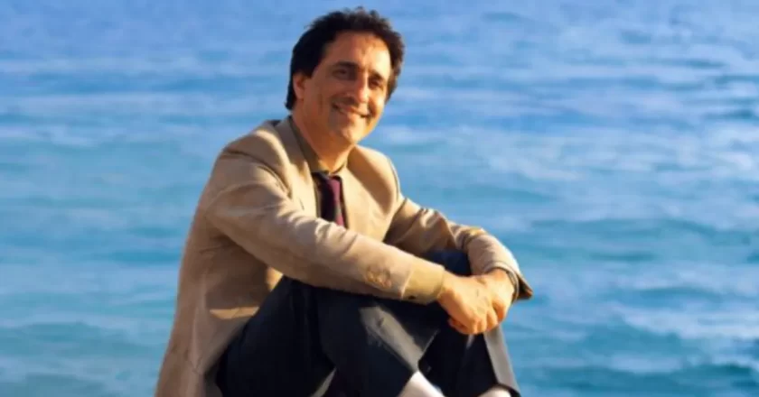 È morto Tonino Apicella, storico cantante napoletano e padre di Mariano