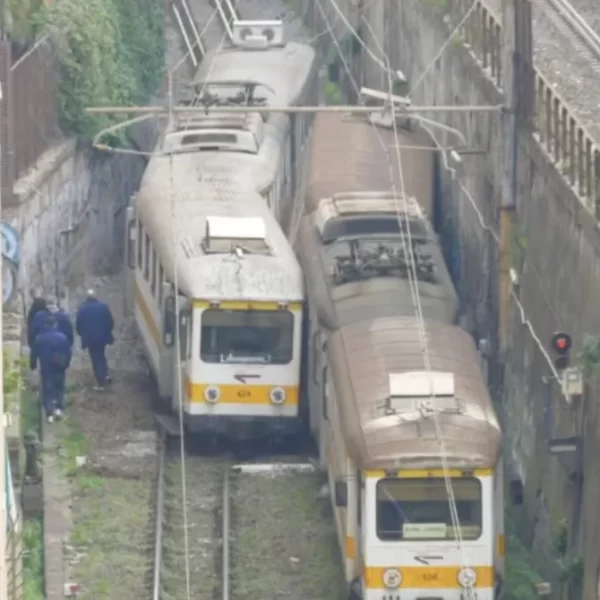Roma, incidente sulla Termini-Centocelle: due treni si scontrano vicino a Ponte Casilino, linea interrotta