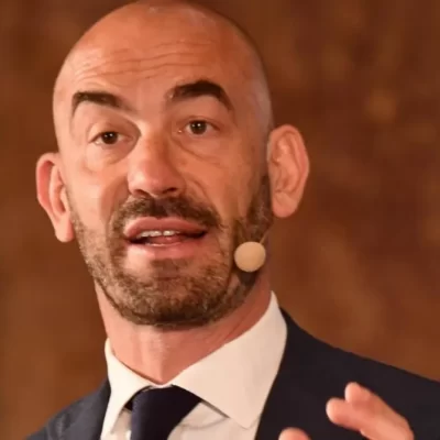 Virus marino CMNV negli umani: scoperta choc, sintomi oculari gravi e rischio cecità