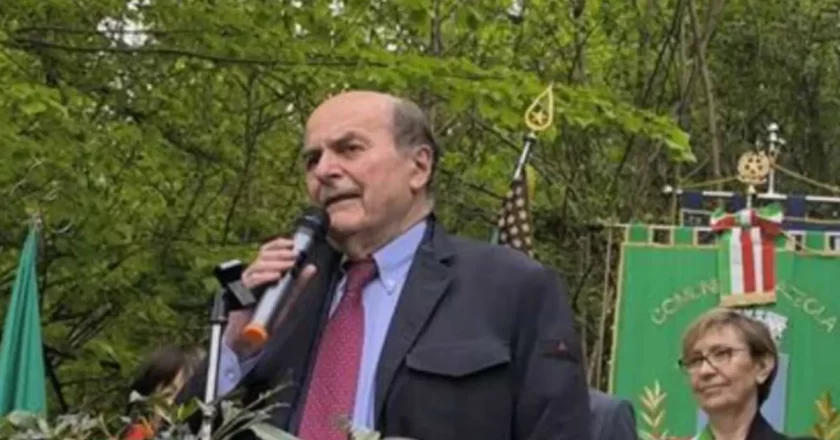 Bersani torna e non si trattiene: “I sovranismi sono demenziali e stupidi”
