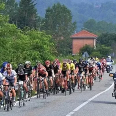 Doppia tragedia durante la corsa: chi erano i due ciclisti morti per malore