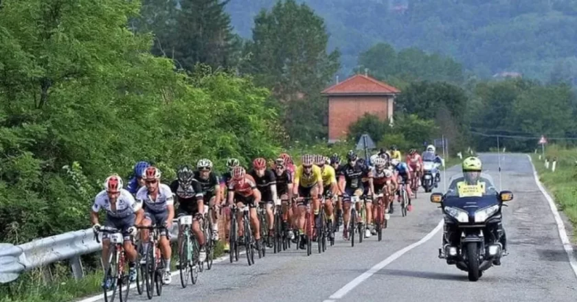Doppia tragedia durante la corsa: chi erano i due ciclisti morti per malore