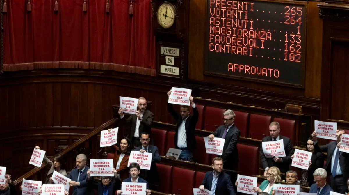 Decreto Sicurezza approvato e corretto: Mattarella firma tutto &mdash; e in aula va in scena Bella Ciao contro l'Inno