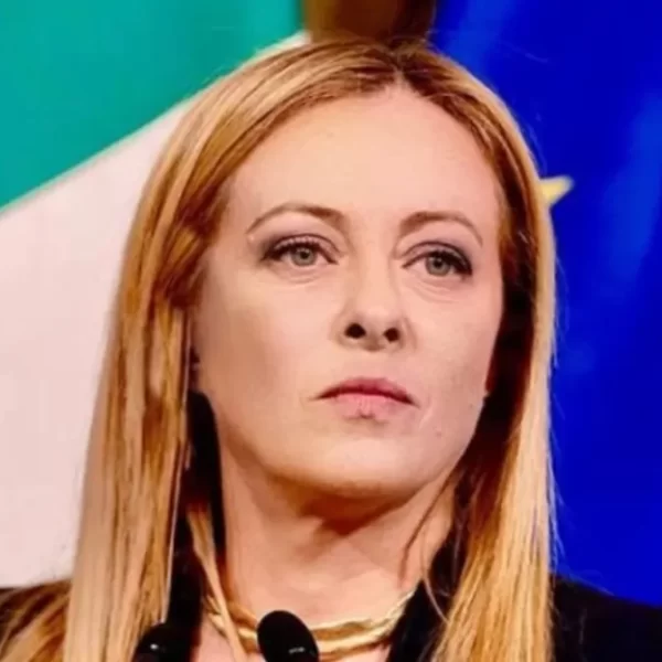 Carburante voli a rischio e allarme energia: le parole di Meloni dopo il viaggio nel Golfo