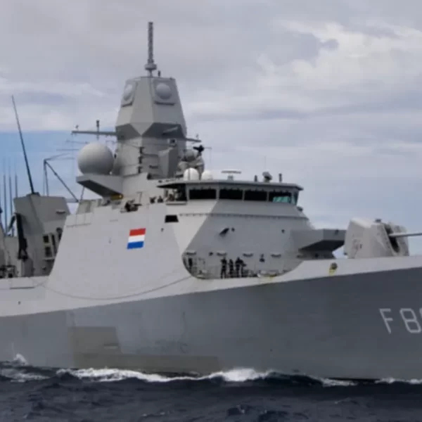 Una cartolina con un tracker bluetooth da 5 euro ha seguito una fregata NATO per 24 ore