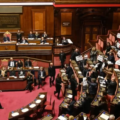 Pd nel caos: tensione alle stelle in Aula, sfiorata la rissa tra senatori