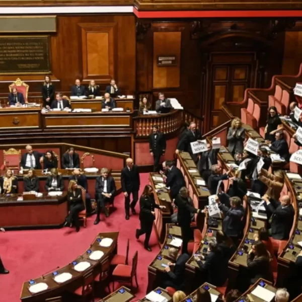 Pd nel caos: tensione alle stelle in Aula, sfiorata la rissa tra senatori
