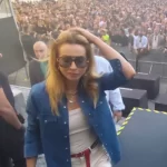 Caos in piazza Matteotti, calca durante il dj set con la Salis: feriti e denuncia di un testimone