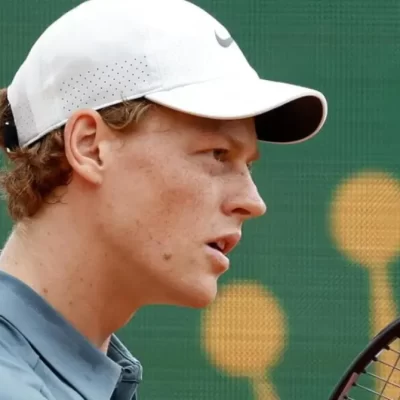 Sinner soffre ma vince: Machac battuto, è ai quarti a Montecarlo