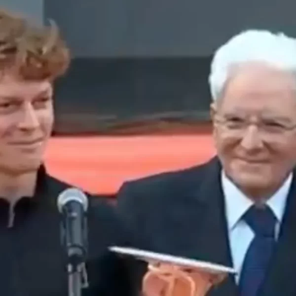VIDEO – Sinner emoziona Roma dopo la vittoria: “Con Mattarella mi metto sempre in situazioni non piacevoli”